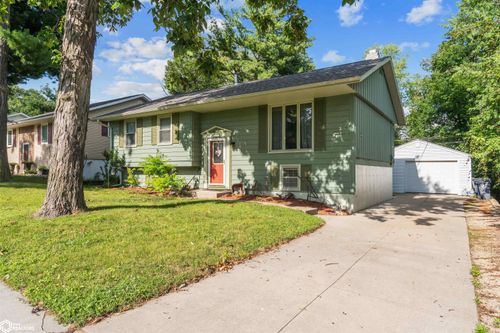 1001 Pawnee Dr Nw, Cedar Rapids, IA, 52405-2322 | Card Image