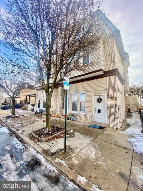438 Church Ln, LANSDOWNE, PA, 19050-3133 | Card Image