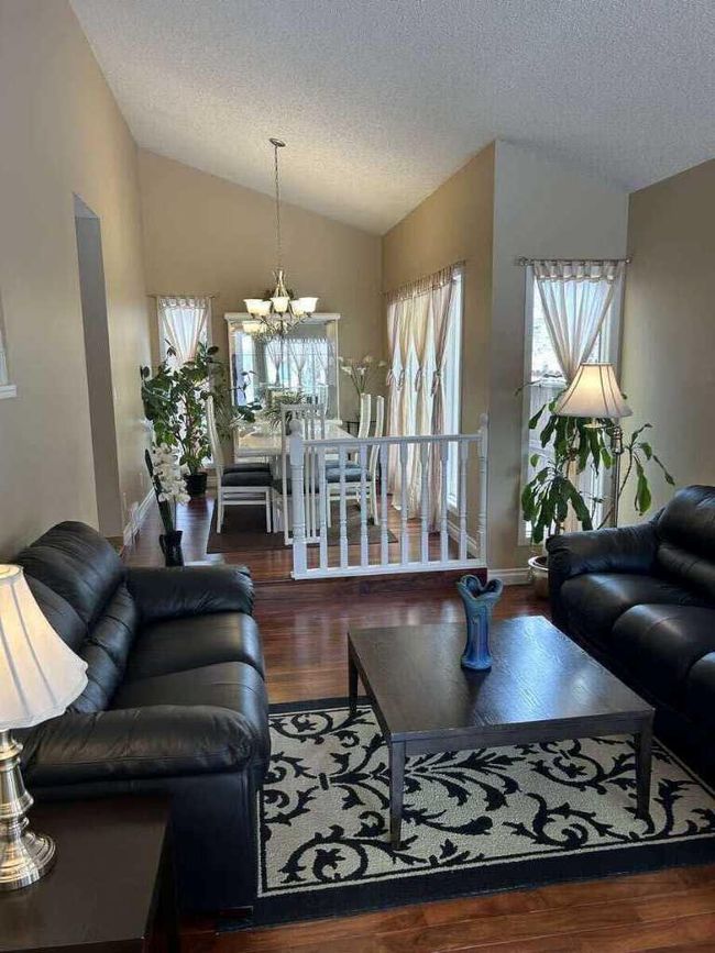 19 Sunhaven Way Se, Home with 5 bedrooms, 3 bathrooms and 4 parking in Calgary AB | Image 5