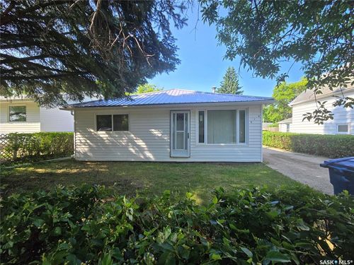 414 2 St S, Kipling, SK, S0G2S0 | Card Image