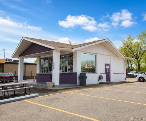 11320 S Saginaw St, Grand Blanc, MI, 48439-1204 | Card Image