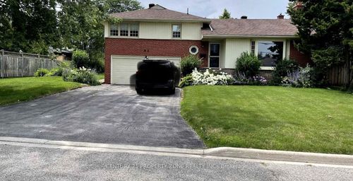 82 Roy Dr, Mississauga, ON, L5M1A7 | Card Image