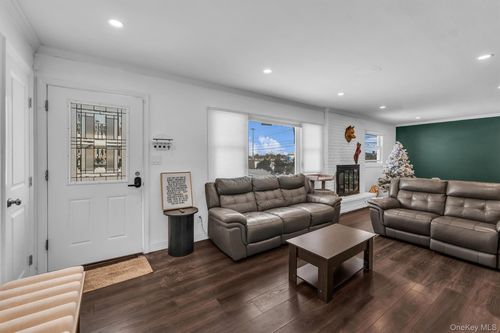 34 W Court Dr, Centereach, NY, 11720-2309 | Card Image