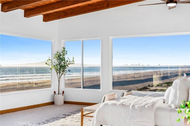 Fall asleep and wake up to Catalina, Palos Verdes and coastal city views! | Image 37