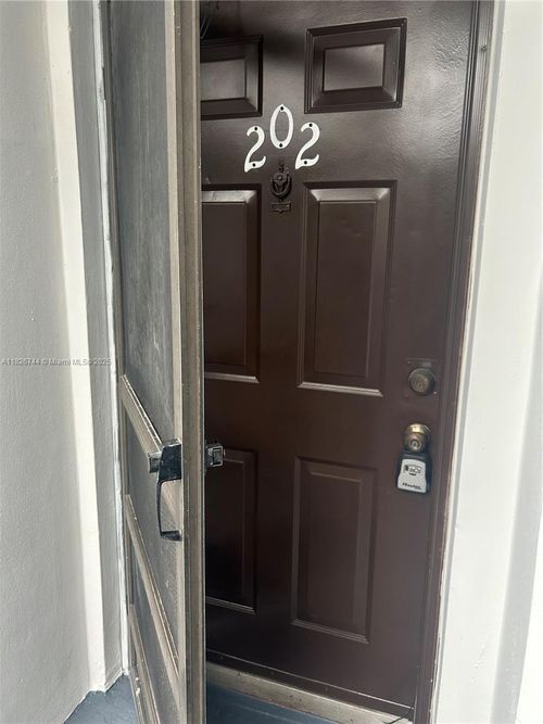 apt-202-213 Lake Pointe Dr, Oakland Park, FL, 33309-3571 | Card Image