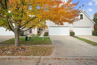 18576 Southporte, Townhouse with 2 bedrooms, 2 bathrooms and null parking in Strongsville OH | Image 2