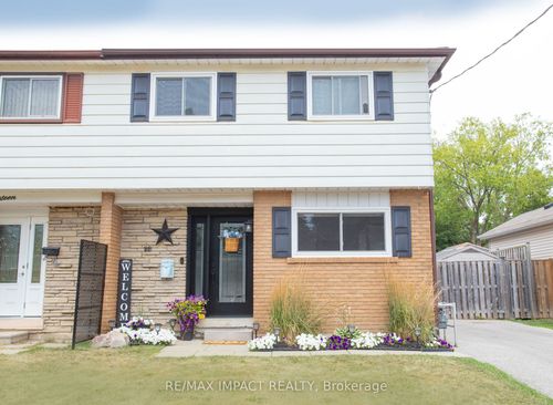 16 Lawrence Cres, Bowmanville, ON, L1C1J4 | Card Image
