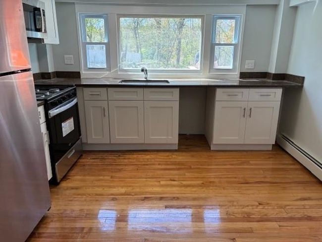 APT-9 - 3 S Shore Rd, Condo with 2 bedrooms, 1 bathrooms and null parking in Salem NH | Image 4