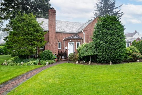 3 Carman Pl, Glen Head, NY, 11545-1307 | Card Image
