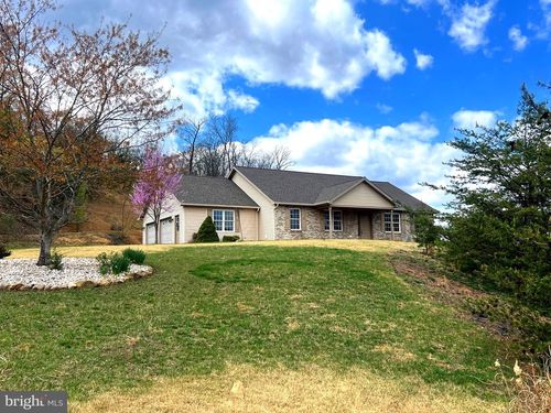956 S Lakewood Dr, RIDGELEY, WV, 26753-6724 | Card Image