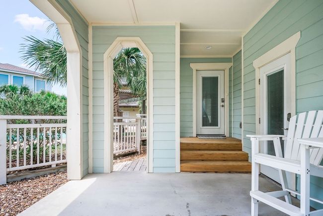 Front patio and entrance | Image 6