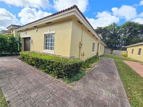 1236 Ne 32nd Ave, Homestead, FL, 33033-5319 | Card Image