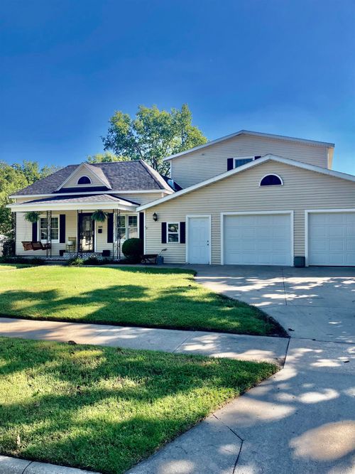 525 W 5th St, Newton, KS, 67114-2115 | Card Image