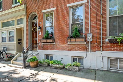 1812 Fairmount Ave, PHILADELPHIA, PA, 19130-2814 | Card Image