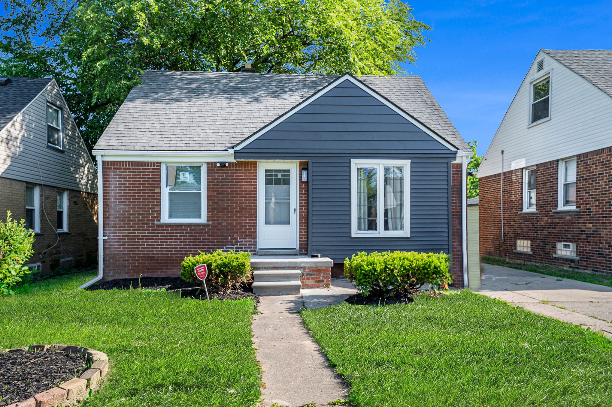 Hills Dr, Inkster, MI 48141