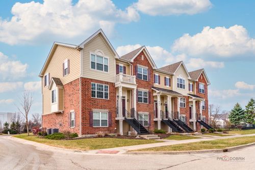 667 Hickory St, Mundelein, IL, 60060-4070 | Card Image