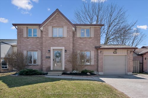 73 Pathfinder Cres, Kitchener, ON, N2P1S2 | Card Image