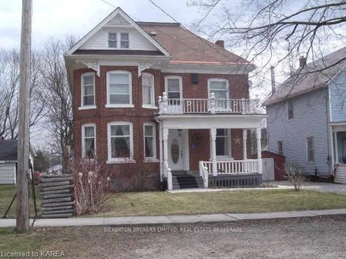 15 Centre St, Front Leeds & Lansdowne, ON, K0E1L0 | Card Image