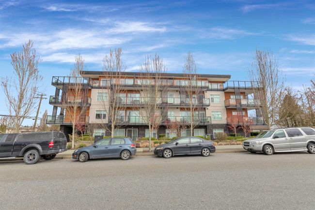 102 - 12070 227 Street, Condo with 2 bedrooms, 2 bathrooms and 2 parking in Maple Ridge BC | Image 2