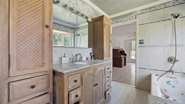368 Riddle Rd, House other with 4 bedrooms, 2 bathrooms and 1 parking in Cedar Creek TX | Image 7