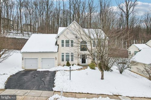 2929 Avebury Stone Cir, DOWNINGTOWN, PA, 19335-6025 | Card Image