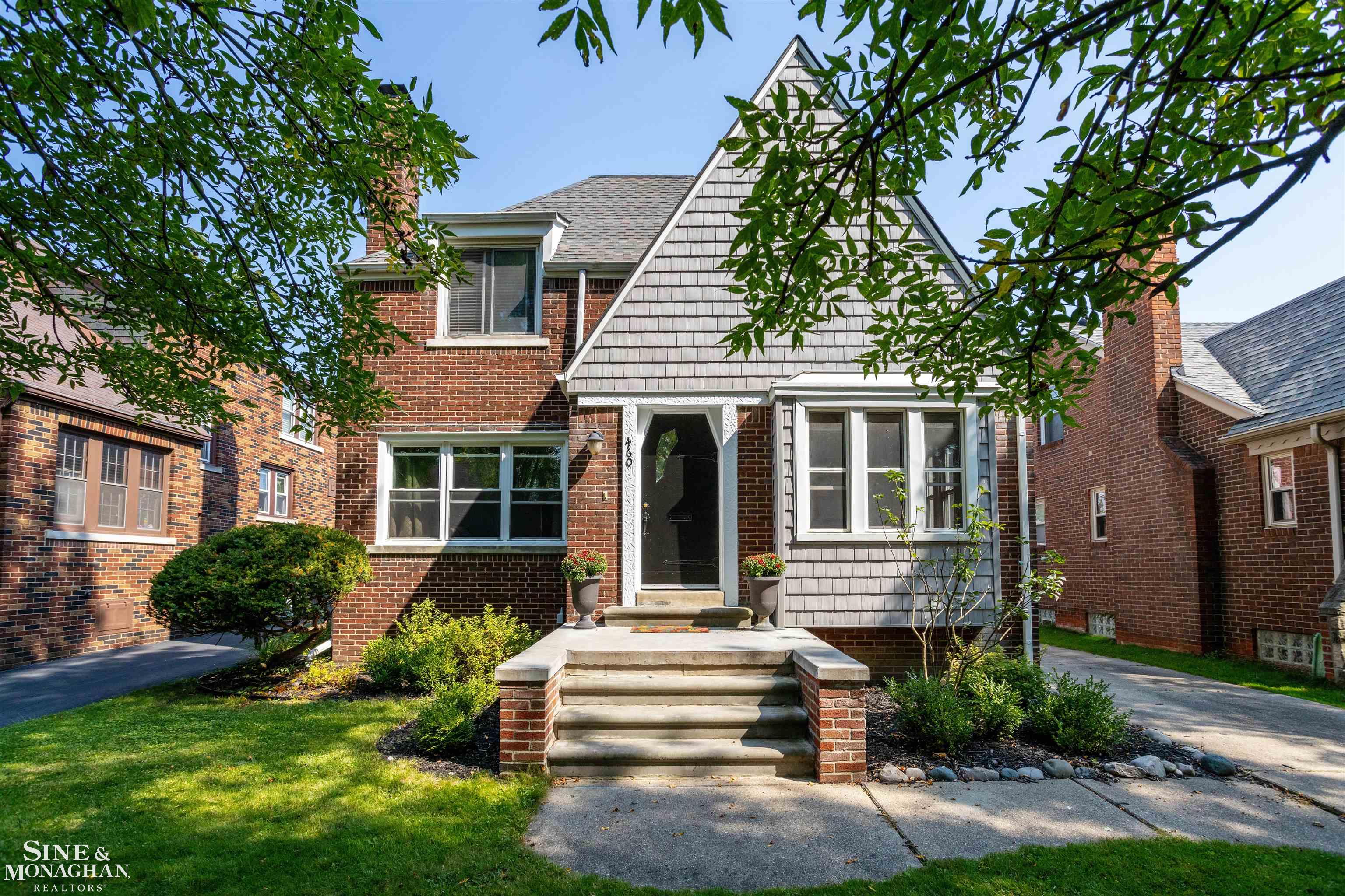 Calvin Ave, Grosse Pointe Farms, MI 48236