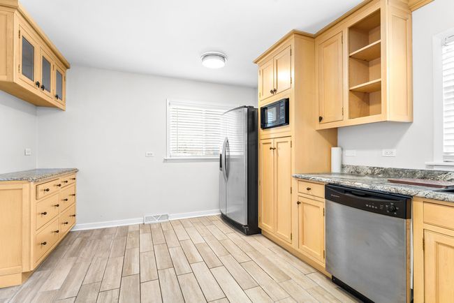 3047 Olive Rd, House other with 2 bedrooms, 1 bathrooms and 2 parking in Homewood IL | Image 7
