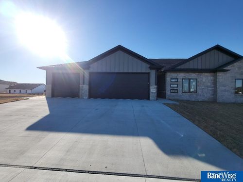 9409 Delano Dr, Lincoln, NE, 68516-1770 | Card Image