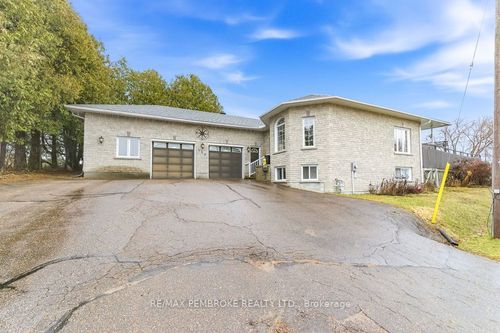 152 Reta Cres, Pembroke, ON, K8A1B3 | Card Image