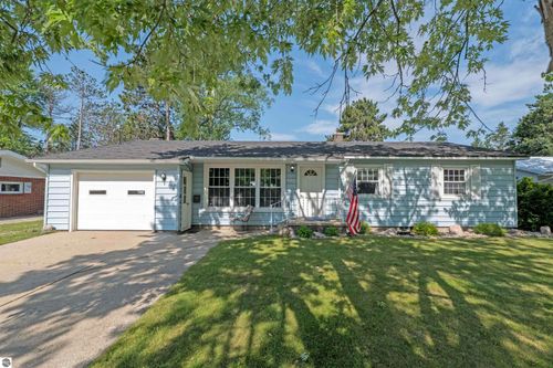 425 Leeson Ave, Cadillac, MI, 49601-1630 | Card Image
