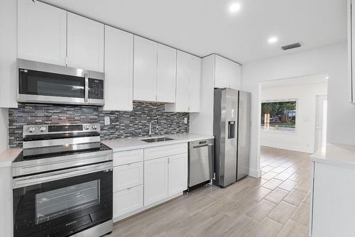 370 S Golf Blvd, Pompano Beach, FL, 33064-3207 | Card Image