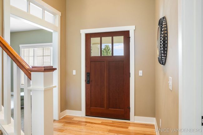 18-web-or-mls-3022-jamesway-ave | Image 5