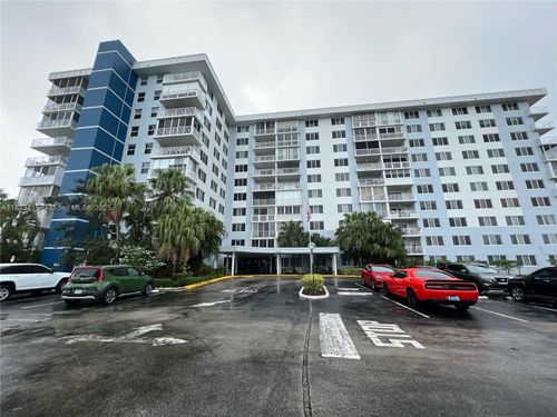 apt-900-4200 Hillcrest Dr, Hollywood, FL, 33021-7961 | Card Image