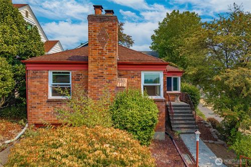 2016 30th Ave S, Seattle, WA, 98144-4867 | Card Image