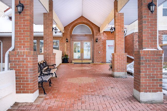 1215 - 1818 Simcoe Blvd Sw, Condo with 2 bedrooms, 2 bathrooms and 1 parking in Calgary AB | Image 5