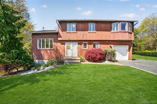 300 Chestnut Ct, Yorktown Heights, NY, 10598-4941 | Card Image