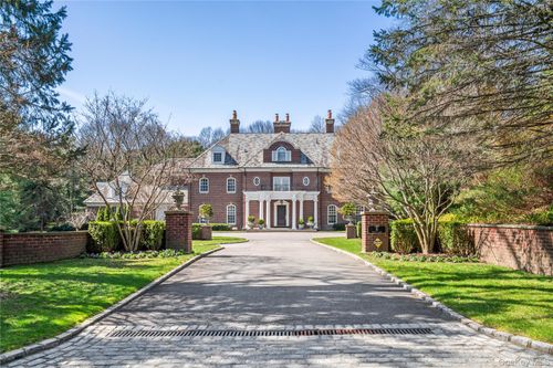 8 Vista Ln, Glen Head, NY, 11545-3139 | Card Image