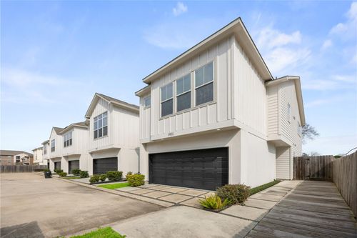 1902 Hollister Spruce Ln, Houston, TX, 77080-1506 | Card Image