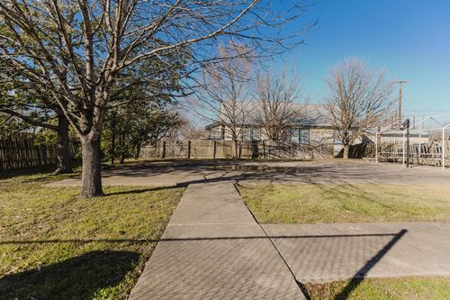 202 Main St, Hutto, TX, 78634-4524 | Card Image