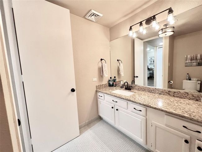 1/2 bath | Image 11