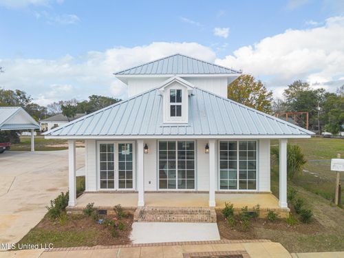 542 Howard Avenue, Biloxi, MS, 39530 | Card Image