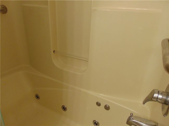 Jetted tub/shower combo | Image 17