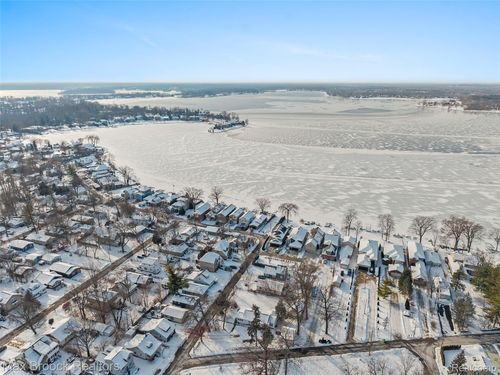 3020 Grove St, Keego Harbor, MI, 48320-1077 | Card Image