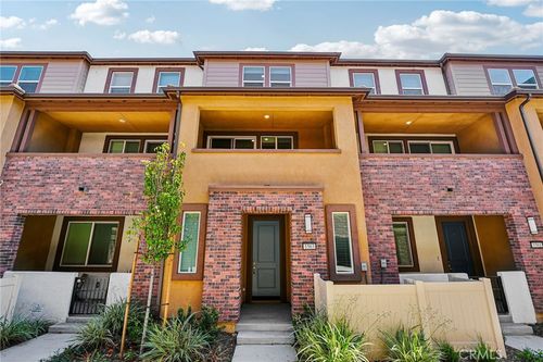 1563 Stratus Dr, Pomona, CA, 91768-2221 | Card Image