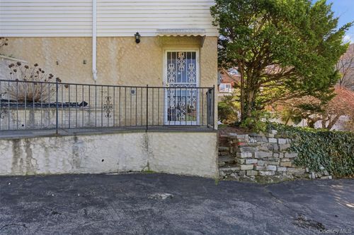 1-166 Park Hill Ave, Yonkers, NY, 10705-1420 | Card Image