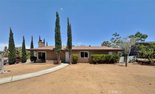 7511 Joshua Ln, Yucca Valley, CA, 92284-3748 | Card Image