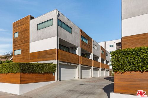 860 1/2 S Wilton Pl, Los Angeles, CA, 90005-3524 | Card Image