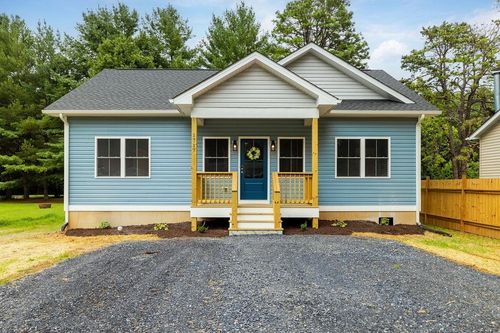 708 Maryland Ave, Waynesboro, VA, 22980-2930 | Card Image