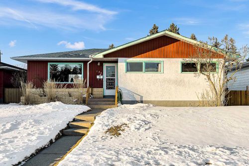 126 Springwood Dr Sw, Calgary, AB, T2W0K5 | Card Image