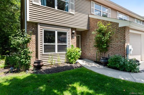 300 Pond View Ln, Smithtown, NY, 11787-5213 | Card Image